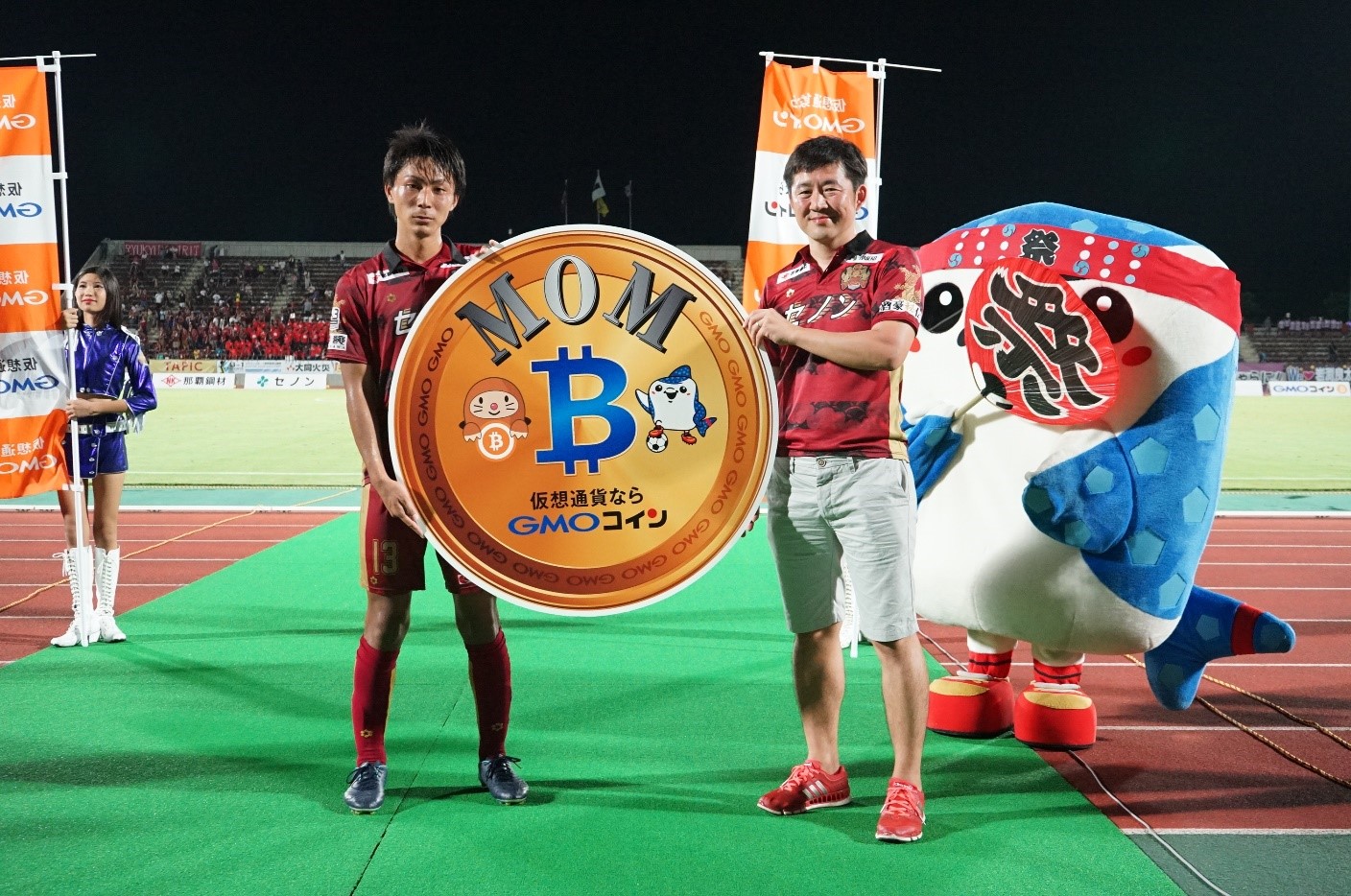 Gmoコインpresents全島サッカー1万人祭り 18 サッカーj3リーグ第17節 Fc琉球vs藤枝myfc 戦にて Mom マン オブ ザ マッチ 受賞の中川選手に Gmoコインより １ビットコイン を贈呈 Gmoインターネット株式会社